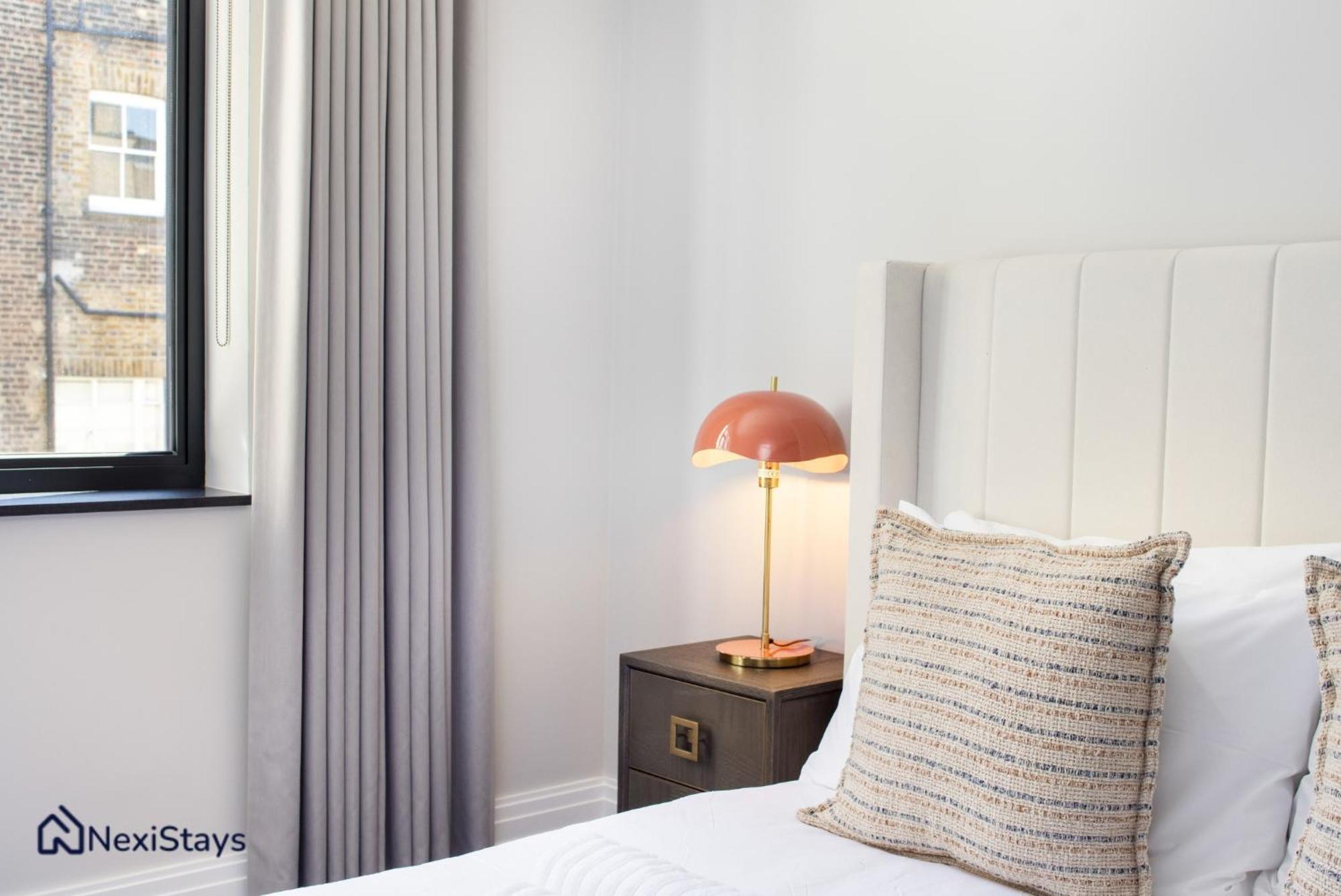 1 Min Walk To Harrods, Knightsbridge Penthouse Apartment *