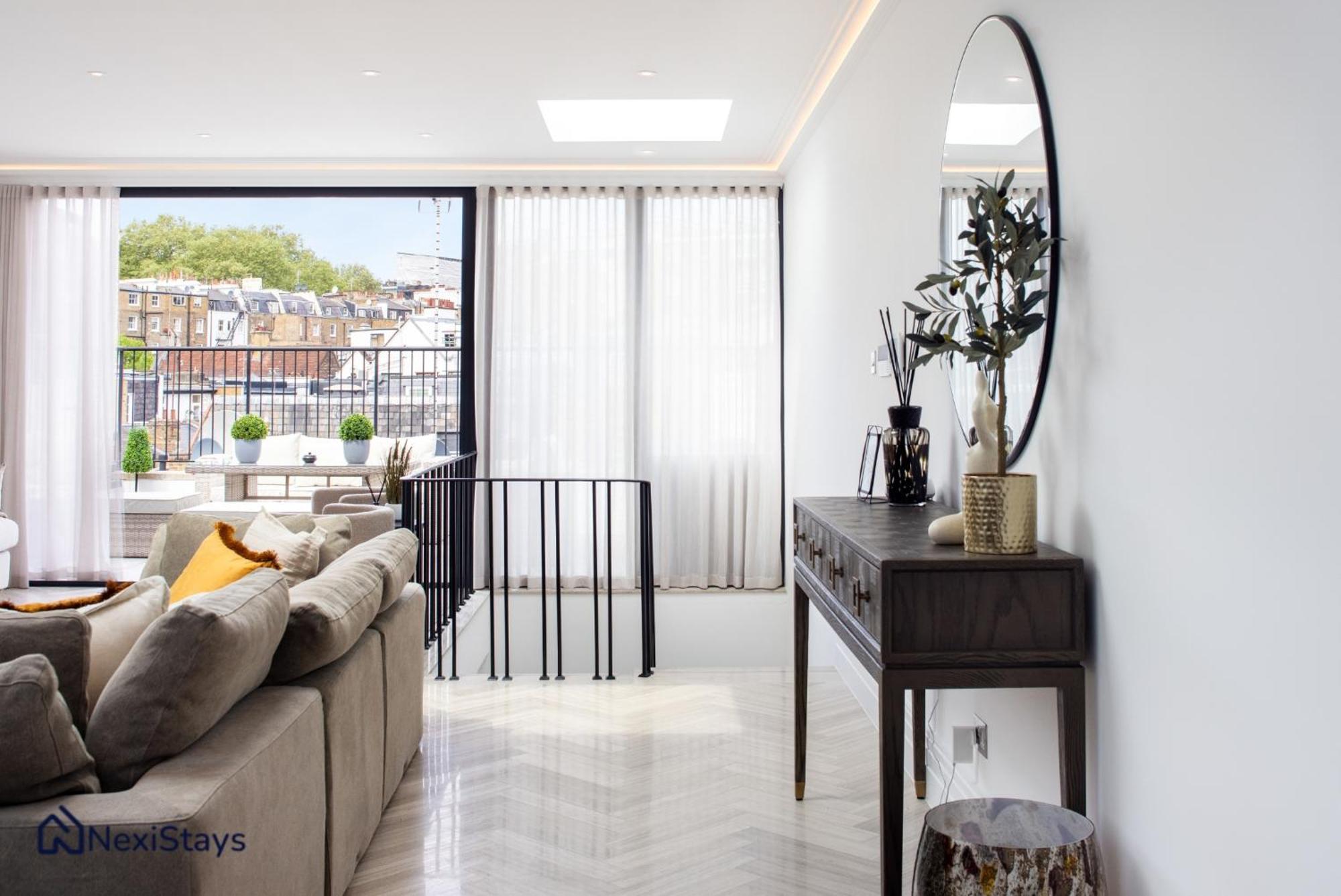 1 Min Walk To Harrods, Knightsbridge Penthouse Apartment