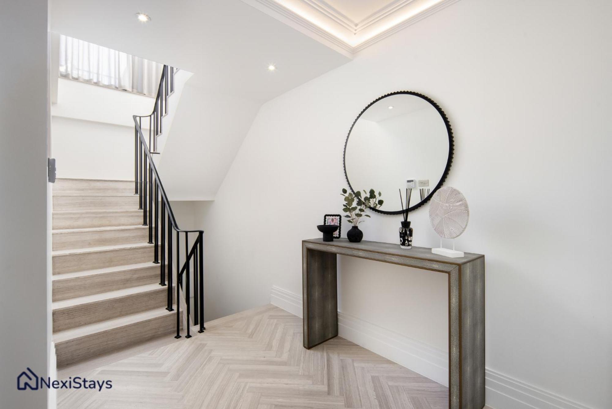 1 Min Walk To Harrods, Knightsbridge Penthouse Apartment *